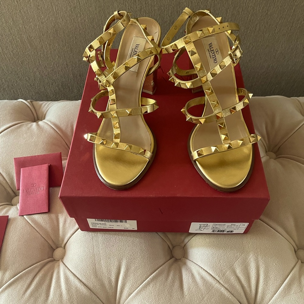 Authentic Valentino Garavani rockstud caged t strap Sandler